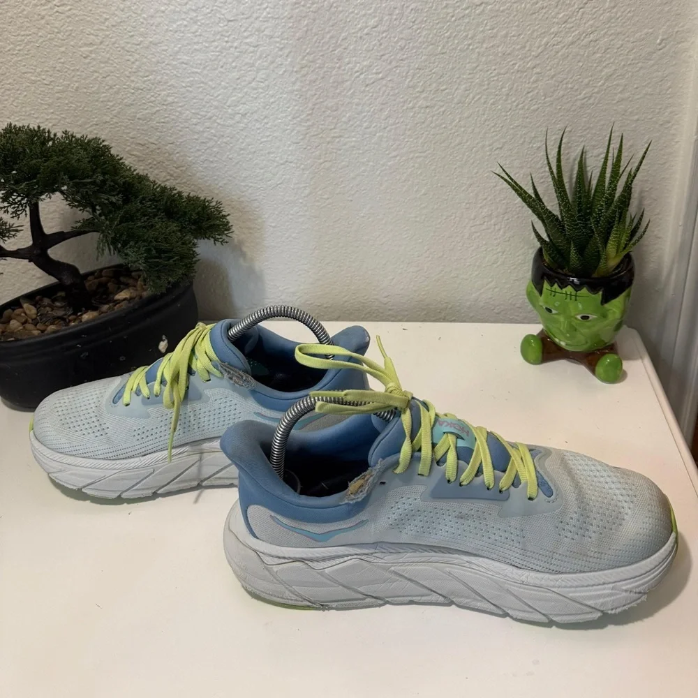 Hoka women size 8.5 Arahi 7 Athletic Shoes in Light Blue and Lime - Picture 5 of 8